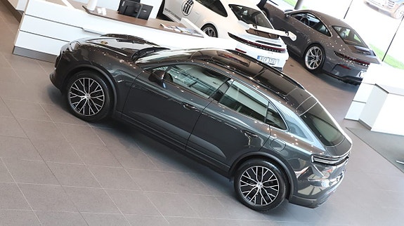 Porsche Macan 4 6 of 10