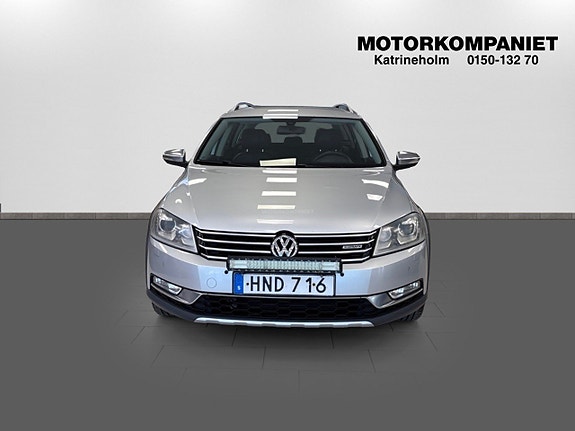 Volkswagen Passat Alltrack 2 of 5