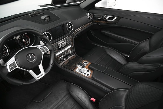 Mercedes-Benz SL63 15 of 26