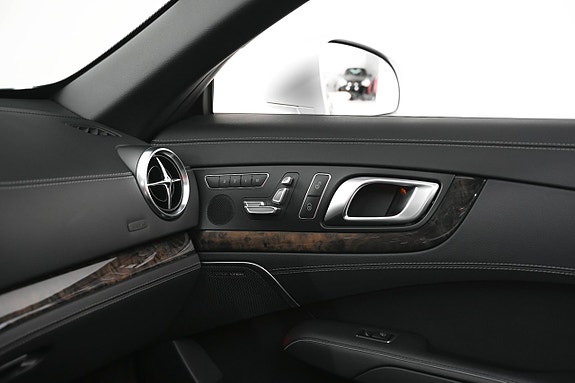 Mercedes-Benz SL63 16 of 26