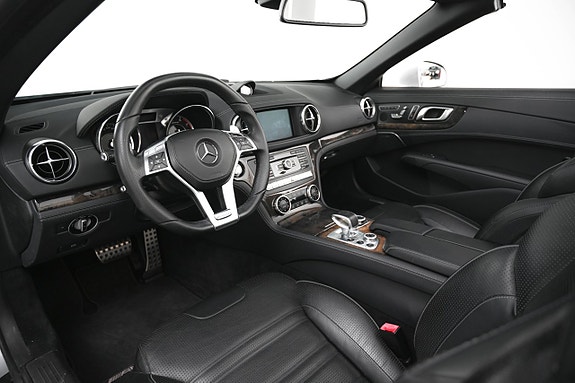 Mercedes-Benz SL63 12 of 26