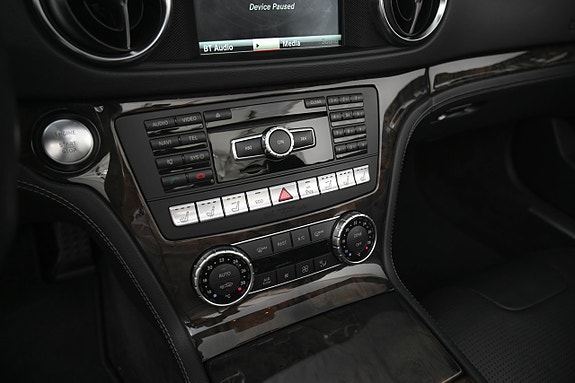 Mercedes-Benz SL63 21 of 26