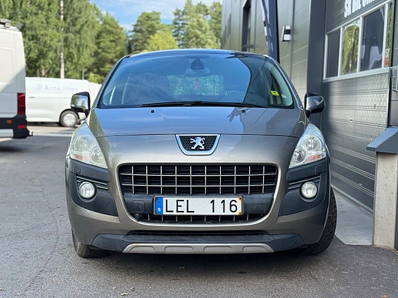 Peugeot 3008 2 of 5