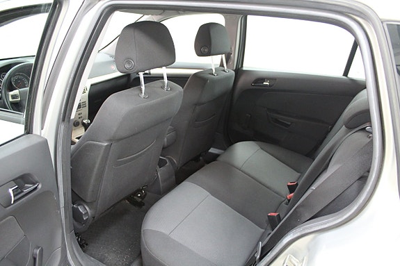 Opel Astra 16 of 17