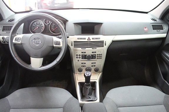 Opel Astra 12 of 17