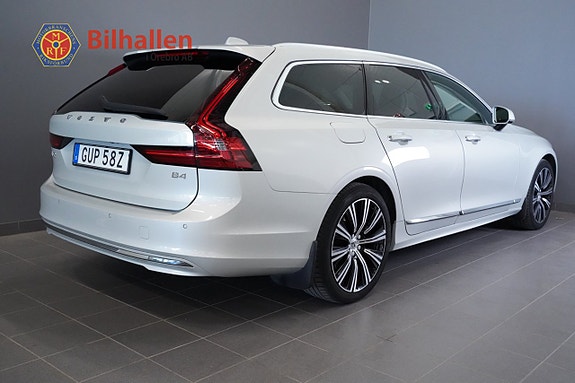 Volvo V90 2 of 5