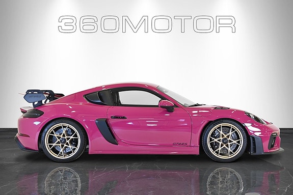 Porsche 718 Cayman GT4 RS 7 of 14