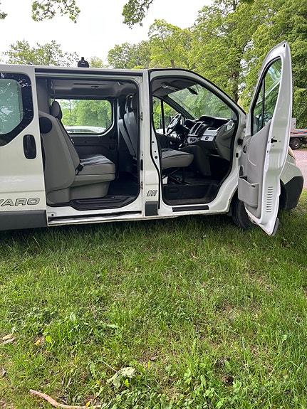 Opel Vivaro 4 of 5