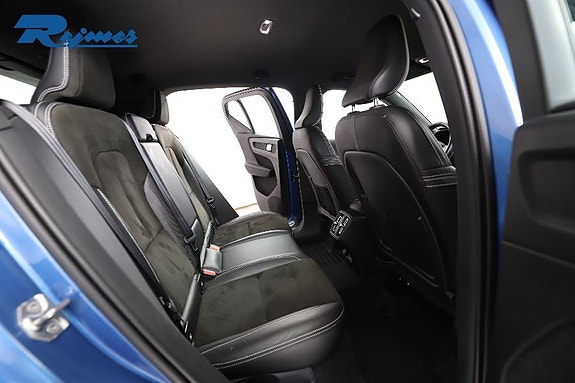 Volvo XC40 8 of 30