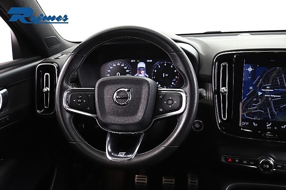 Volvo XC40 4 of 30