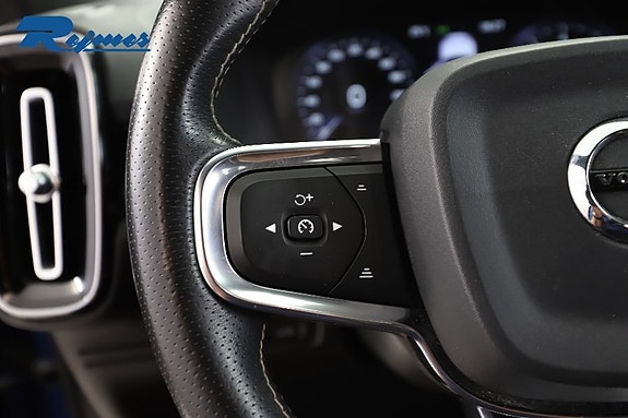 Volvo XC40 11 of 30