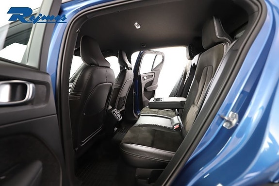 Volvo XC40 7 of 30