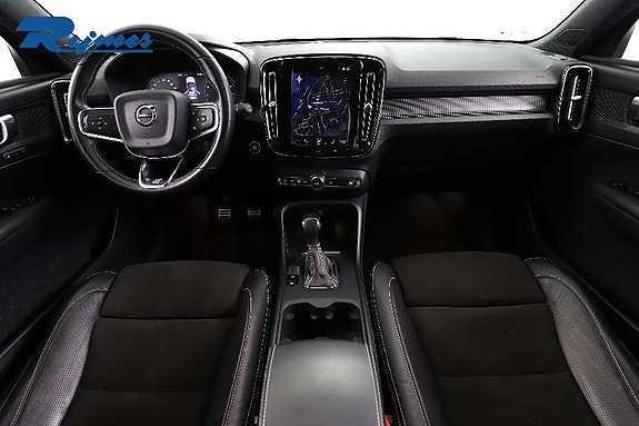 Volvo XC40 2 of 30