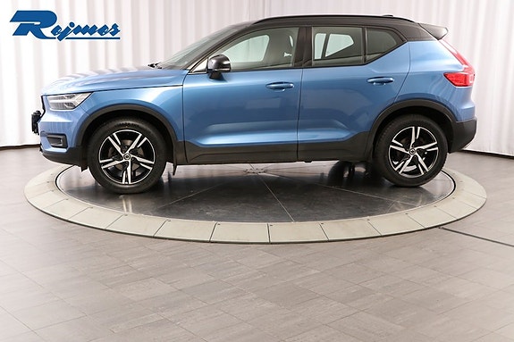 Volvo XC40 3 of 30