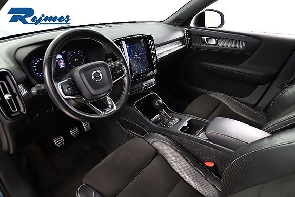 Volvo XC40 5 of 30