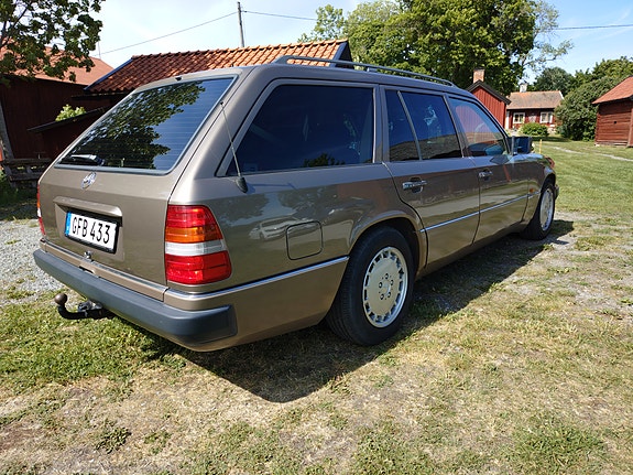 Mercedes-Benz 230 5 of 5