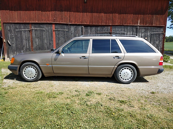 Mercedes-Benz 230 4 of 5