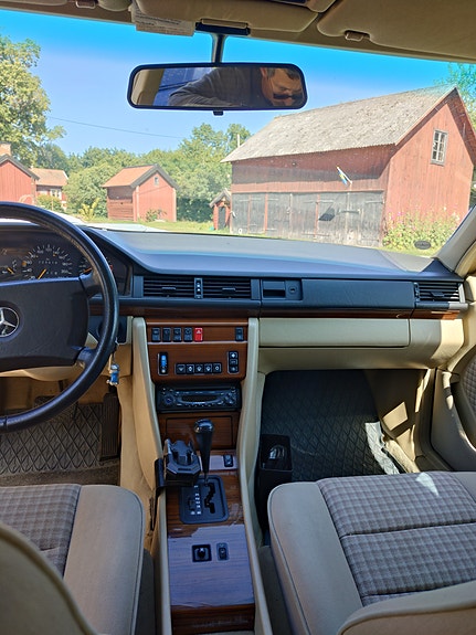Mercedes-Benz 230 6 of 8