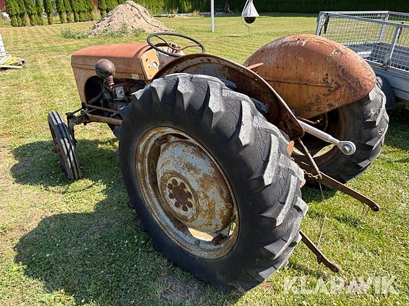 Veterantraktor Massey Ferguson Grålle 3 of 5