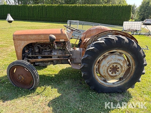 Veterantraktor Massey Ferguson Grålle 2 of 5