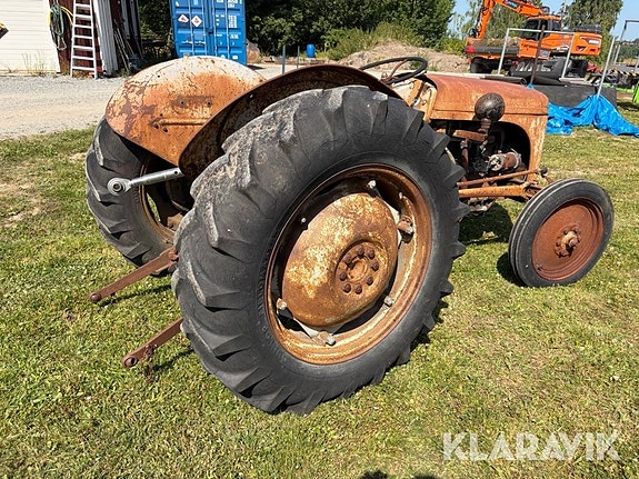 Veterantraktor Massey Ferguson Grålle 5 of 5
