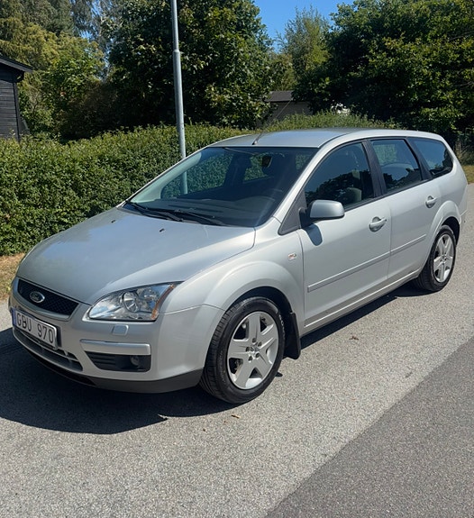Ford Focus 2 of 4