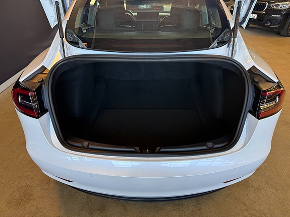 Tesla Model 3 11 of 17