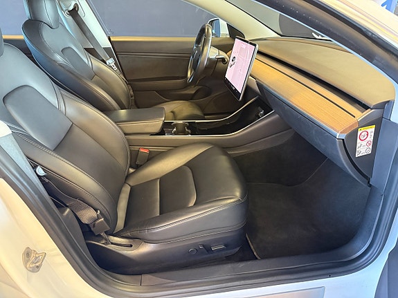 Tesla Model 3 8 of 17