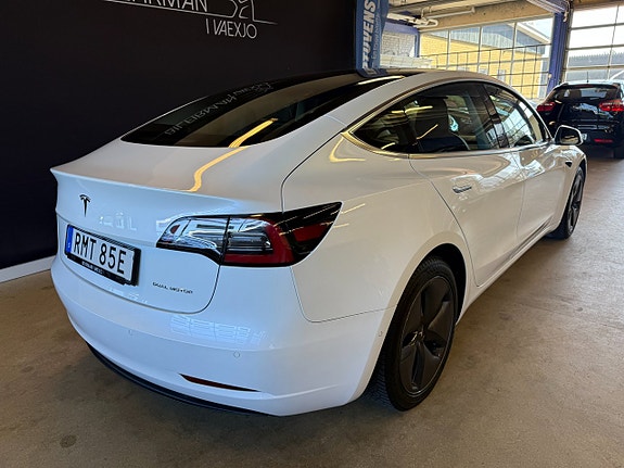 Tesla Model 3 4 of 17