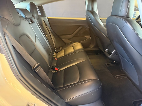 Tesla Model 3 9 of 17