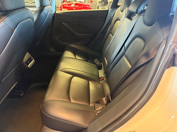 Tesla Model 3 7 of 17