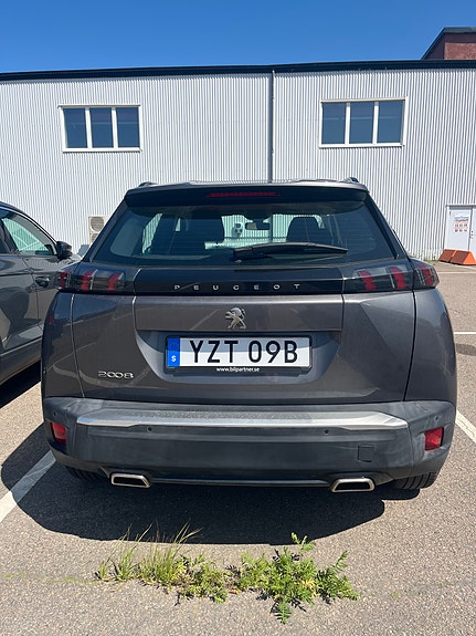 Peugeot 2008 2 of 5