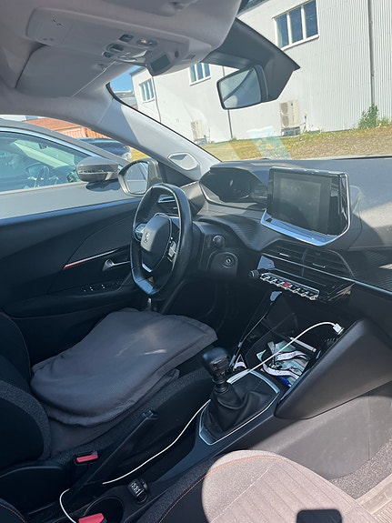 Peugeot 2008 3 of 5