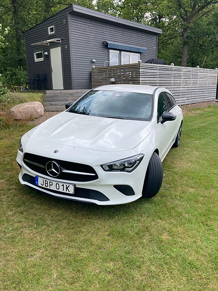 Mercedes-Benz CLA180 2 of 5