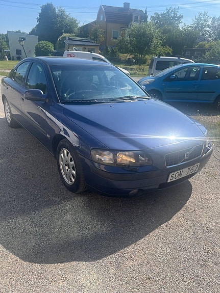 Volvo S60 2 of 5