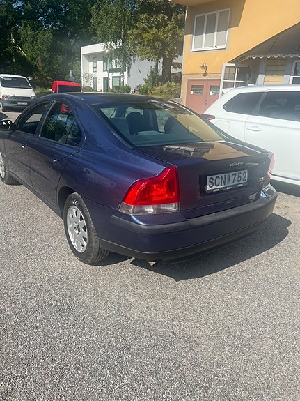 Volvo S60 4 of 5