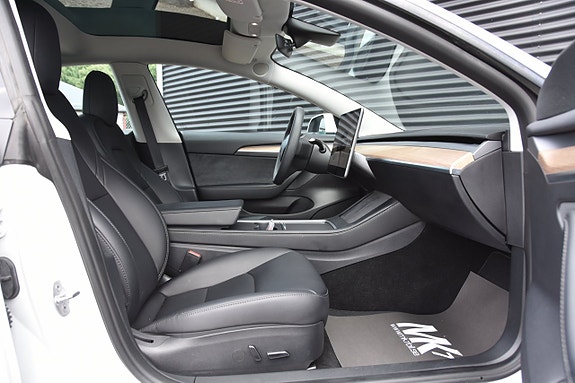 Tesla Model 3 10 of 17