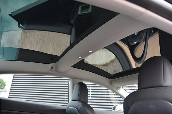 Tesla Model 3 12 of 17