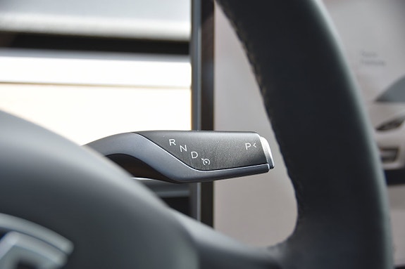 Tesla Model 3 16 of 17
