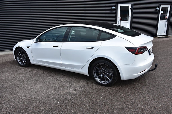 Tesla Model 3 5 of 17