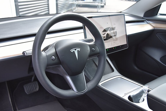 Tesla Model 3 13 of 17