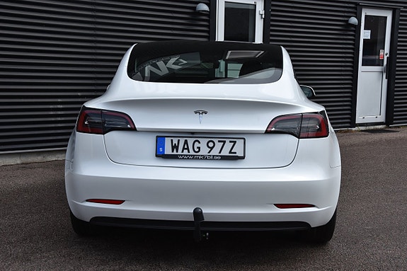 Tesla Model 3 6 of 17