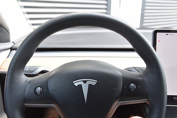 Tesla Model 3 14 of 17