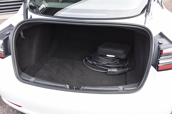Tesla Model 3 8 of 17