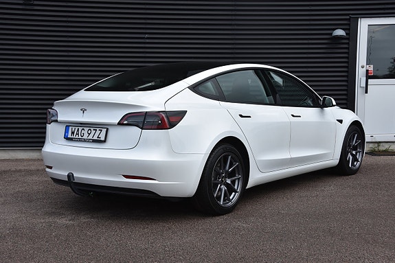 Tesla Model 3 7 of 17