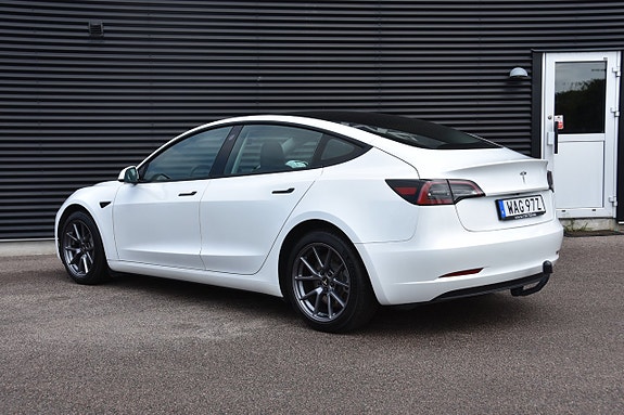 Tesla Model 3 4 of 17