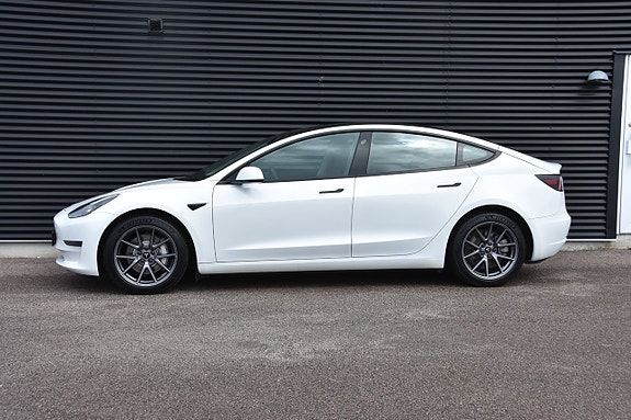 Tesla Model 3 3 of 17