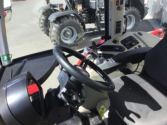 Massey Ferguson 5S.145 4 of 5