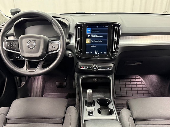 Volvo XC40 8 of 25