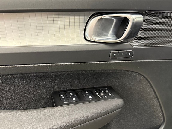 Volvo XC40 7 of 25
